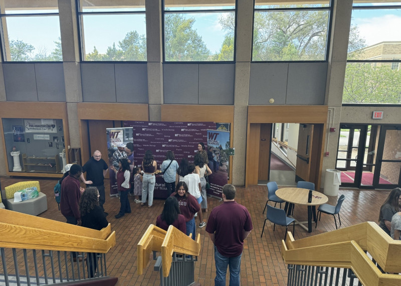 Natural Sciences Hosts Family Weekend
